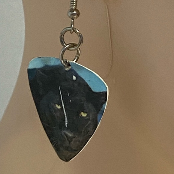 Fender Black Panther Guitar pick earrings - Picture 7 of 7